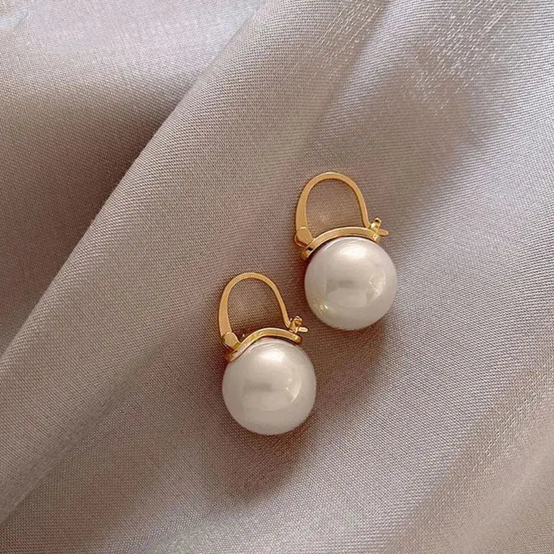 2025New Classic Copper Alloy Smooth Metal Hoop Earrings For Woman Fashion Korean Jewelry Daily Wear earrings bai