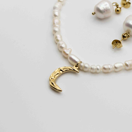 Elegant Moon Pendant Necklace